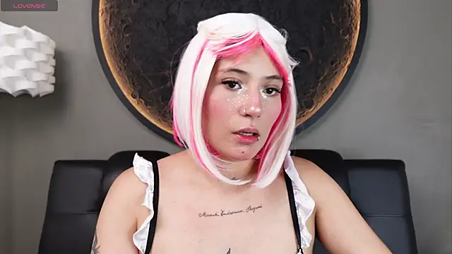 Snapshot of miss_sharlotte18 chatting on May 27, 2026, 6:05 pm miss sharlotte18 online show from May 27, 2026, 6:05 pm