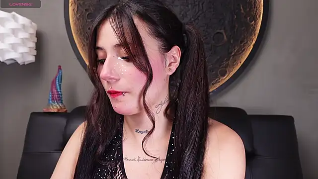 Snapshot of miss_sharlotte18 chatting on June 10, 2026, 6:07 pm miss sharlotte18 online show from June 10, 2026, 6:07 pm