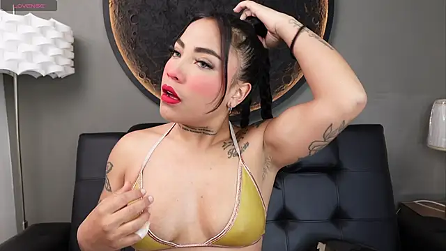 Snapshot of miss_vaiolette chatting on May 2, 2026, 11:04 am miss vaiolette online show from May 2, 2026, 11:04 am