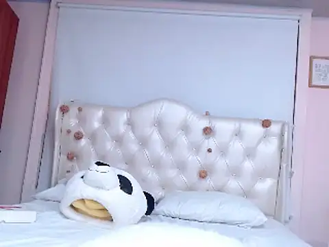 annylouis online show from December 11, 2024, 4:39 am