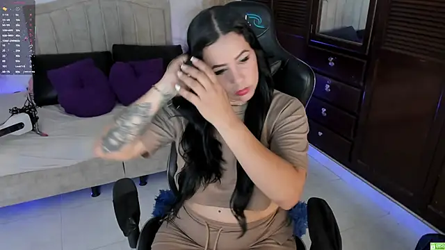 Bianka olivetto021 online show from December 17, 2025, 2:39 am