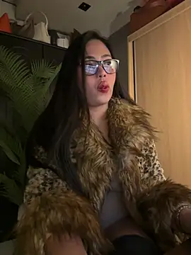 BigDominaMia online show from April 24, 2026, 3:09 am
