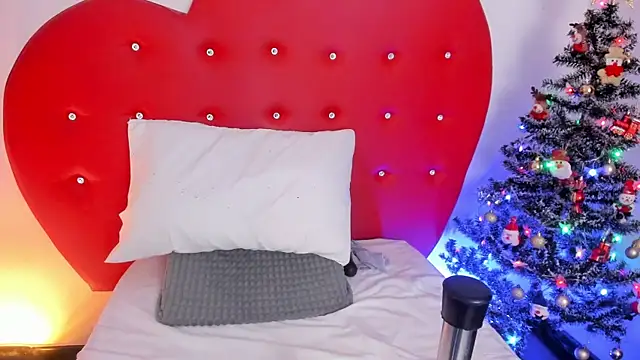 nicolette rock online show from December 3, 2025, 10:46 am