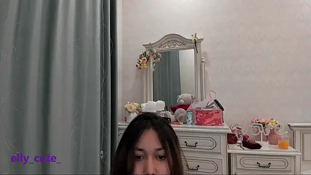 Elly Cute online show from January 12, 2025, 8:14 pm
