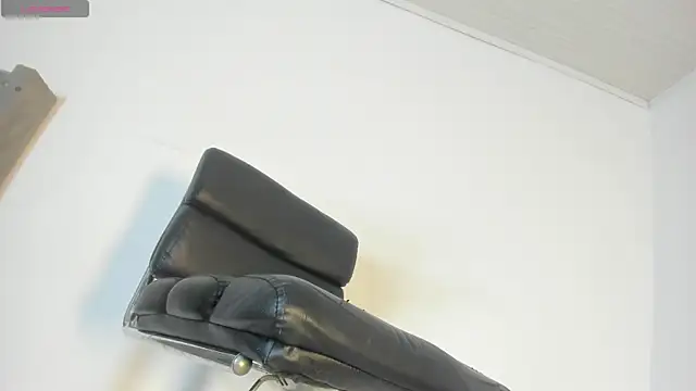 Daniela Coks online show from July 17, 2026, 5:03 am