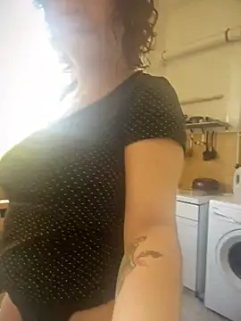 callmelouve online show from February 26, 2025, 8:59 am