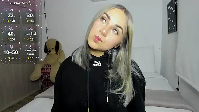 sophi mooreno online show from December 1, 2024, 11:25 pm