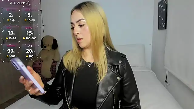 sophi mooreno online show from March 5, 2025, 2:25 am