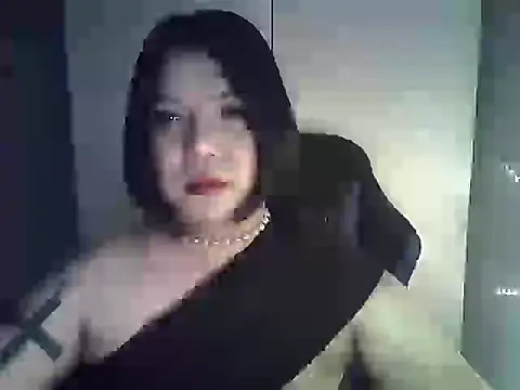 Snapshot of StrawberryWine07 chatting on February 4, 2025, 5:10 am StrawberryWine07 online show from February 4, 2025, 5:10 am