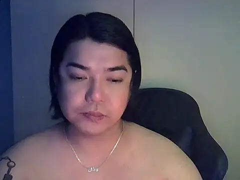 StrawberryWine07 online show from April 19, 2026, 6:02 am