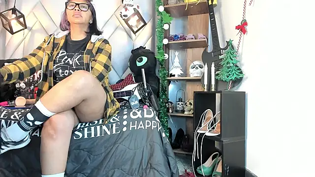 MirandaHaguen online show from December 15, 2024, 1:11 pm