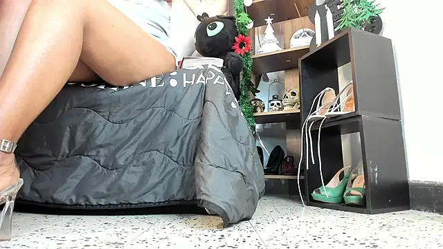 MirandaHaguen online show from December 16, 2024, 9:52 pm