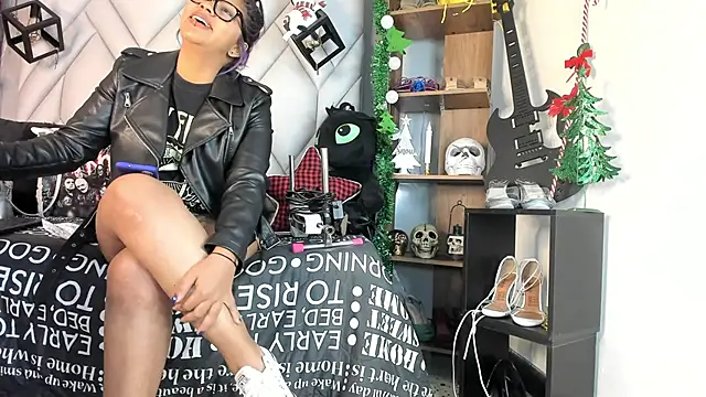 MirandaHaguen online show from January 5, 2025, 1:15 pm