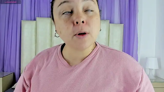 Snapshot of mollieblue69 chatting on December 26, 2024, 12:27 pm mollieblue69 online show from December 26, 2024, 12:27 pm