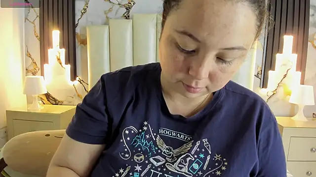 Snapshot of mollieblue69 chatting on February 21, 2025, 12:50 pm mollieblue69 online show from February 21, 2025, 12:50 pm