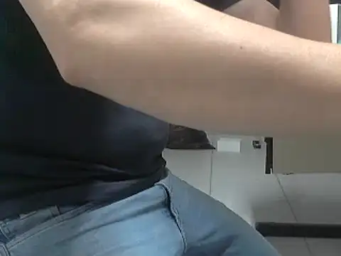 Snapshot of oliveira3tt chatting on September 18, 2025, 6:10 pm oliveira3tt online show from September 18, 2025, 6:10 pm