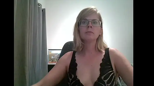 SavannaGirly online show from February 17, 2025, 5:43 pm