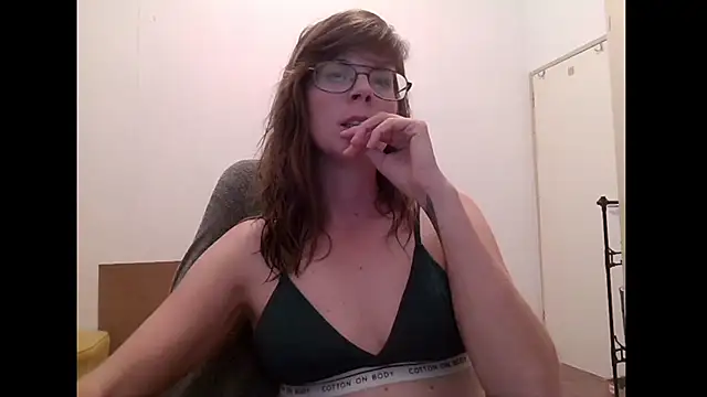 Snapshot of SavannaGirly chatting on April 2, 2026, 1:53 pm SavannaGirly online show from April 2, 2026, 1:53 pm