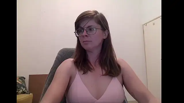 Snapshot of SavannaGirly chatting on April 15, 2026, 6:37 pm SavannaGirly online show from April 15, 2026, 6:37 pm