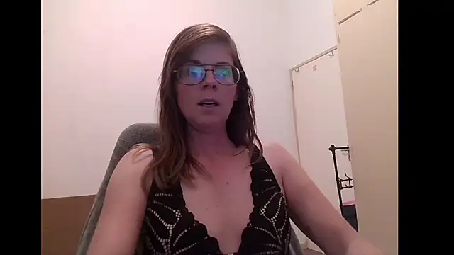 Snapshot of SavannaGirly chatting on May 5, 2026, 4:37 pm SavannaGirly online show from May 5, 2026, 4:37 pm