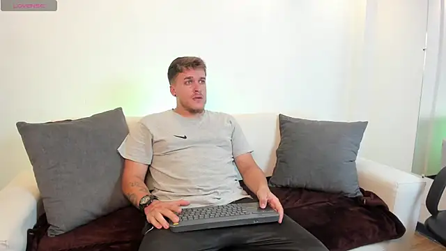 Snapshot of keane_lee chatting on December 6, 2024, 7:34 pm keane lee online show from December 6, 2024, 7:34 pm