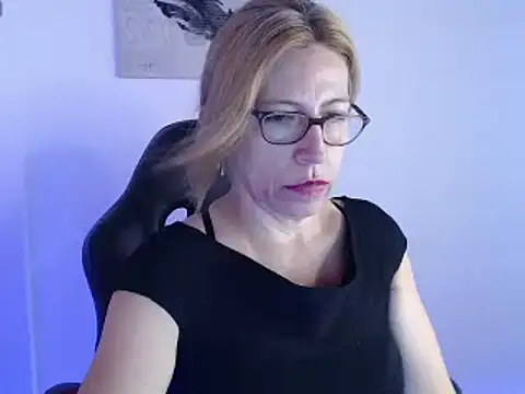 Chayla Ruiz online show from December 10, 2024, 4:17 pm