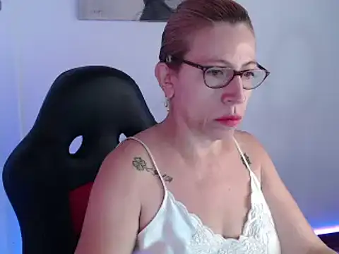 Chayla Ruiz online show from December 11, 2024, 12:12 pm