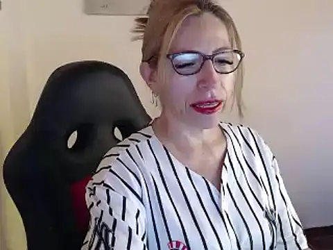 Chayla Ruiz online show from December 13, 2024, 12:39 pm