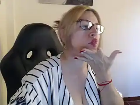Chayla Ruiz online show from December 13, 2024, 3:43 pm