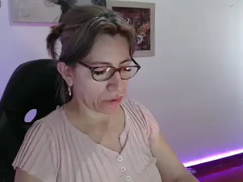 Chayla Ruiz online show from December 19, 2024, 9:28 pm