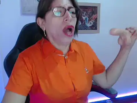 Chayla Ruiz online show from January 1, 2025, 1:37 pm