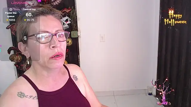 Chayla Ruiz online show from October 28, 2025, 8:44 pm