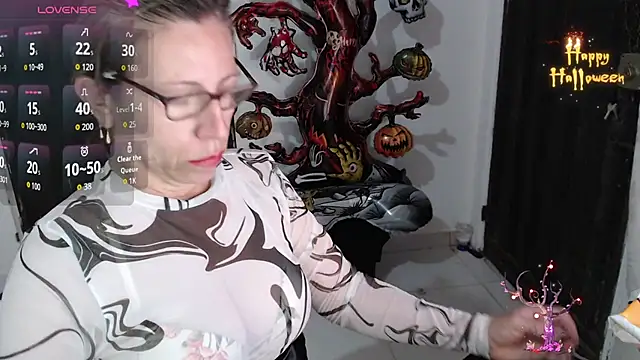 Chayla Ruiz online show from November 1, 2025, 9:11 am