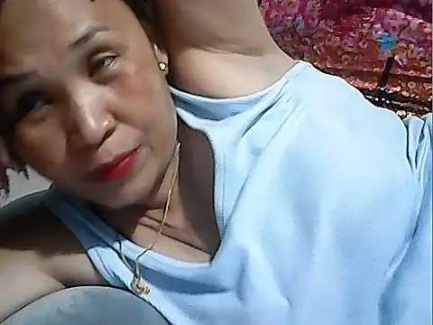 Lhadycarolyn online show from April 22, 2026, 1:30 am