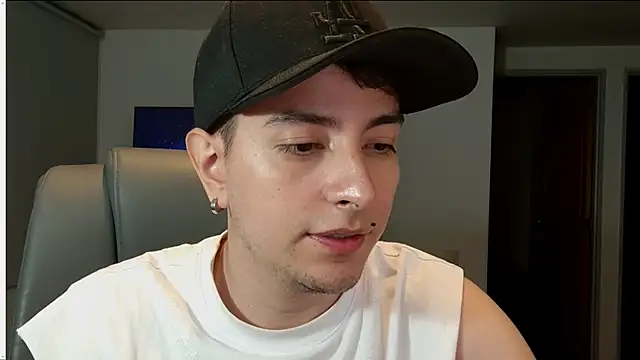 Snapshot of Jhoan_saenz chatting on October 7, 2025, 5:37 am Jhoan saenz online show from October 7, 2025, 5:37 am