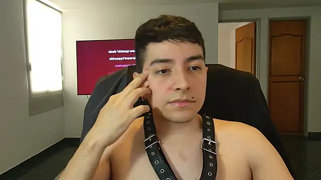 Snapshot of Jhoan_saenz chatting on October 11, 2025, 5:00 pm Jhoan saenz online show from October 11, 2025, 5:00 pm