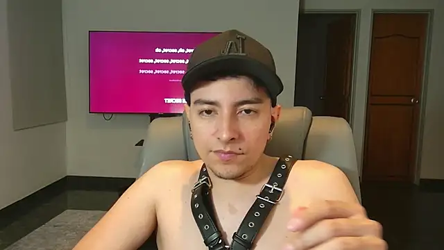 Snapshot of Jhoan_saenz chatting on October 17, 2025, 4:04 am Jhoan saenz online show from October 17, 2025, 4:04 am