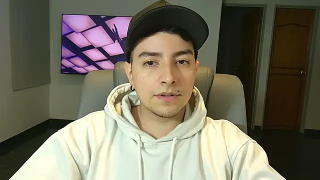 Snapshot of Jhoan_saenz chatting on October 23, 2025, 1:27 am Jhoan saenz online show from October 23, 2025, 1:27 am