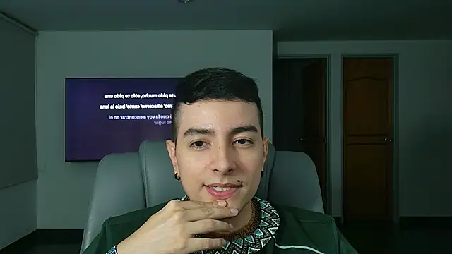 Snapshot of Jhoan_saenz chatting on October 25, 2025, 11:54 pm Jhoan saenz online show from October 25, 2025, 11:54 pm