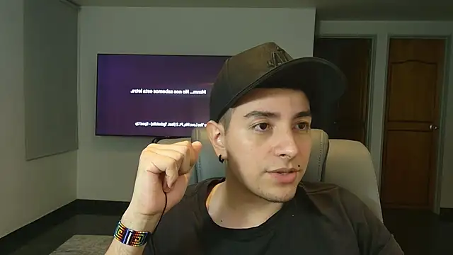 Snapshot of Jhoan_saenz chatting on October 29, 2025, 4:15 am Jhoan saenz online show from October 29, 2025, 4:15 am