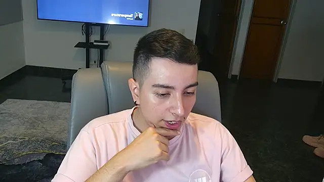 Snapshot of Jhoan_saenz chatting on November 6, 2025, 2:45 am Jhoan saenz online show from November 6, 2025, 2:45 am