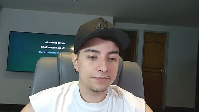 Snapshot of Jhoan_saenz chatting on November 15, 2025, 4:54 am Jhoan saenz online show from November 15, 2025, 4:54 am