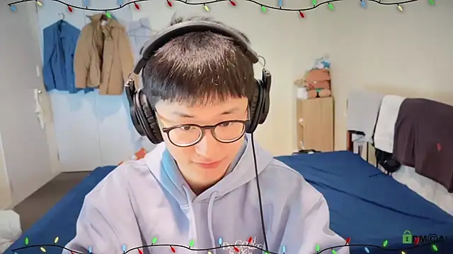 romeoisme   online show from January 1, 2025, 7:20 am