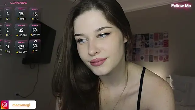 LisaSweetie online show from February 3, 2025, 9:50 pm