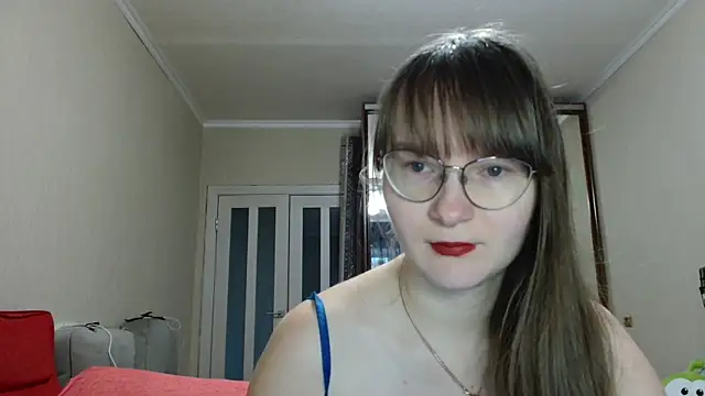 KiraGoldens online show from November 13, 2025, 6:45 am