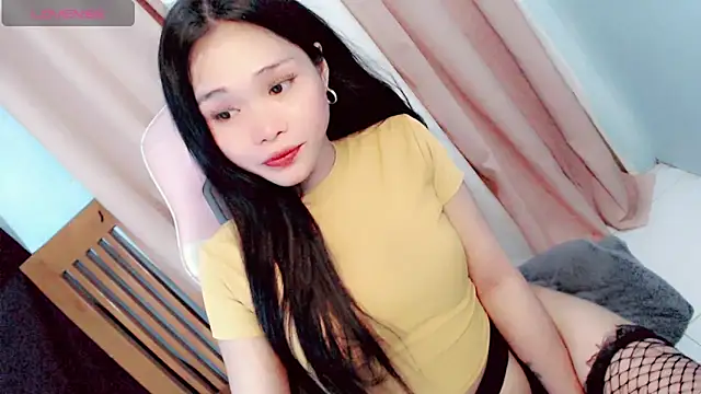 amomentoflust69 online show from May 10, 2026, 12:10 pm