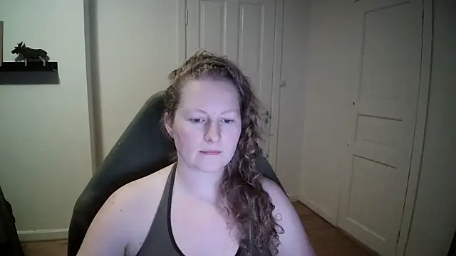 Girlnina-1995 online show from December 2, 2024, 3:36 pm
