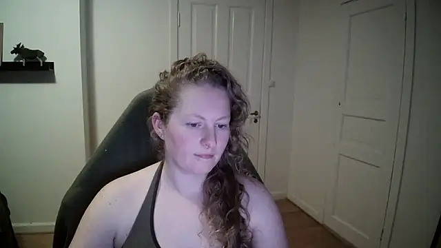 Girlnina-1995 online show from December 2, 2024, 7:49 pm