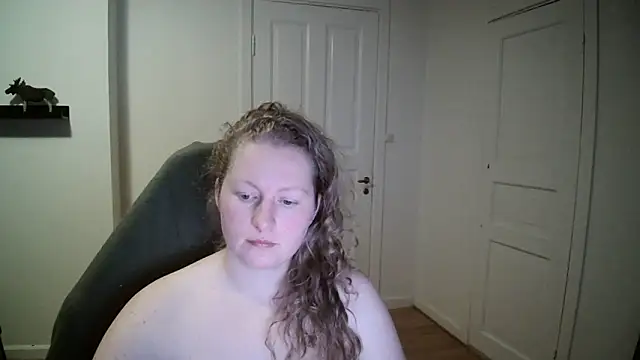 Girlnina-1995 online show from December 2, 2024, 10:56 pm