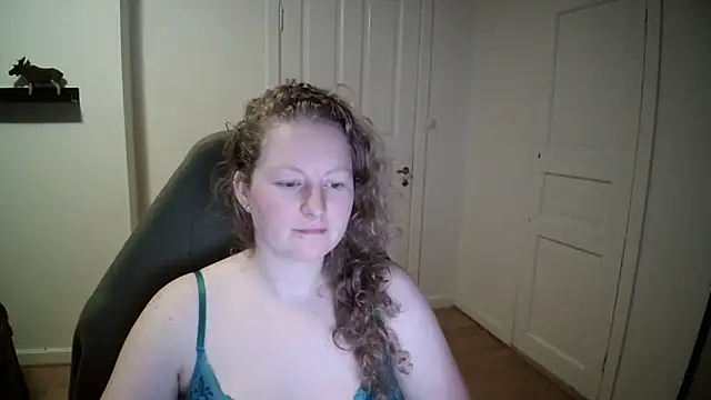 Girlnina-1995 online show from December 3, 2024, 5:01 pm